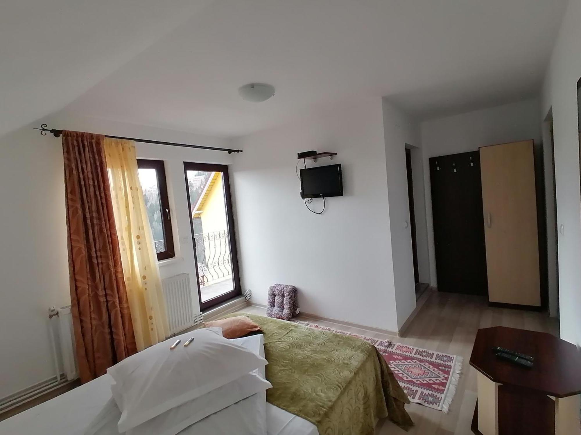 Garofita Pietrei Craiului Hotel เปชเตรา ภายนอก รูปภาพ